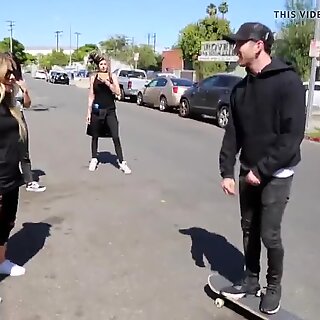 Avril Lavigne skateboarding